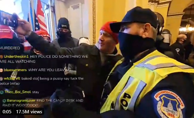 ABD Kongre Binasında Polisin Bir Gösterici ile Selfie Çektirdiği Anlar