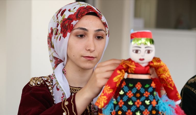 Sivas’ın tescilli ‘Yenihan Bebekleri’ geleneksel kültürü yaşatıyor