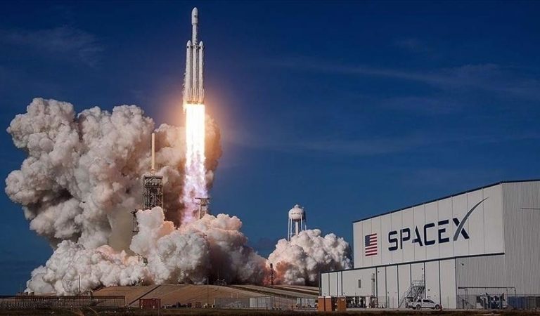 SpaceX roketi 4 özel yolcuyu dünyanın çevresinde 3 gün gezdirecek SpaceX roketi 4 özel yolcuyu dünyanın çevresinde 3 gün gezdirecek